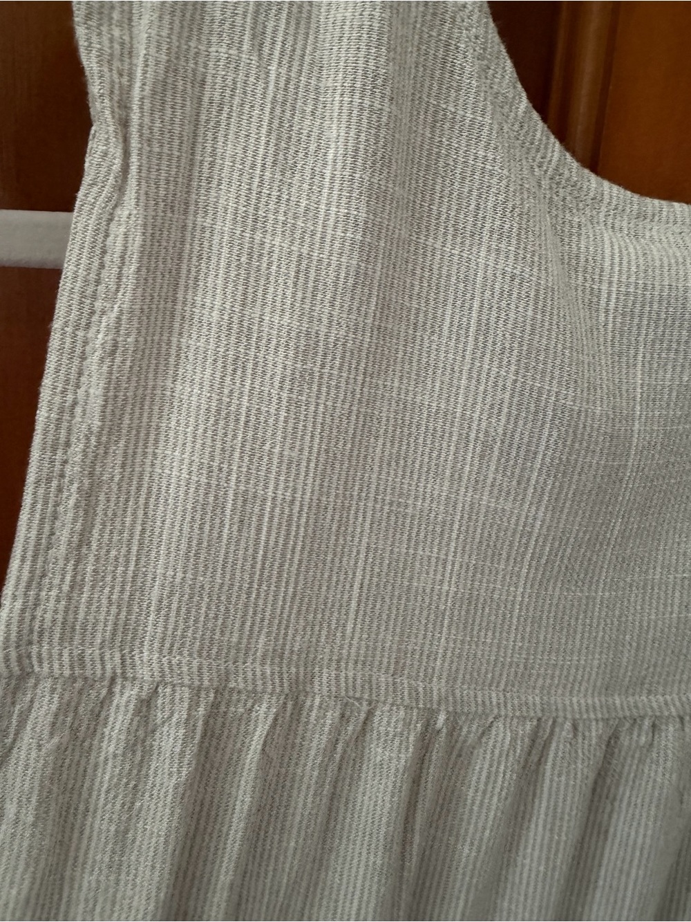 Splendid from Evereve Cream V-Neck lightweight Oversized Sleeveless Tank - Picture 7 of 14